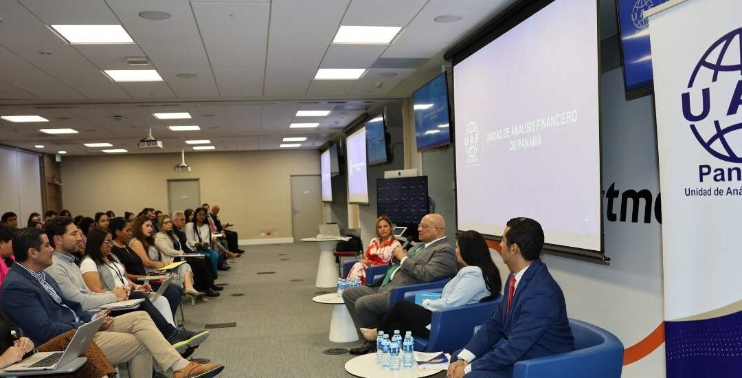 UAF y Banistmo realizan conversatorio