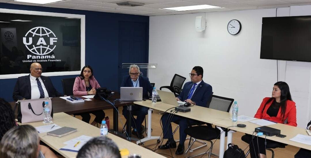 UAF Capacita a colaboradores de la SBP