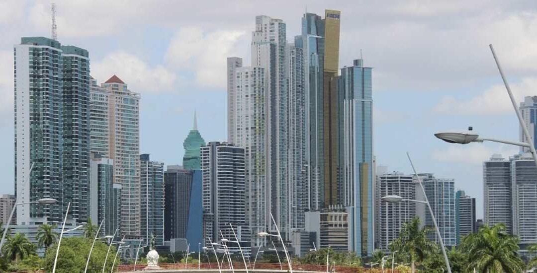 Panamá sale de la lista de la Unión Europea